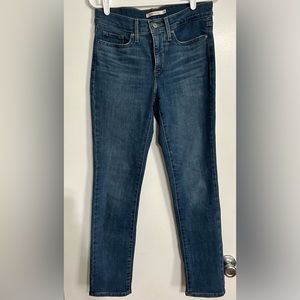 Levi’s size 28/6 women’s slim shaping jeans